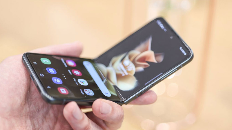 M&agrave;n h&igrave;nh được trang bị tấm nền AMOLED với độ ph&acirc;n giải cao